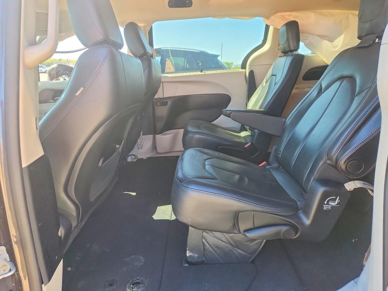 2019 CHRYSLER PACIFICA TOURING L photo 21