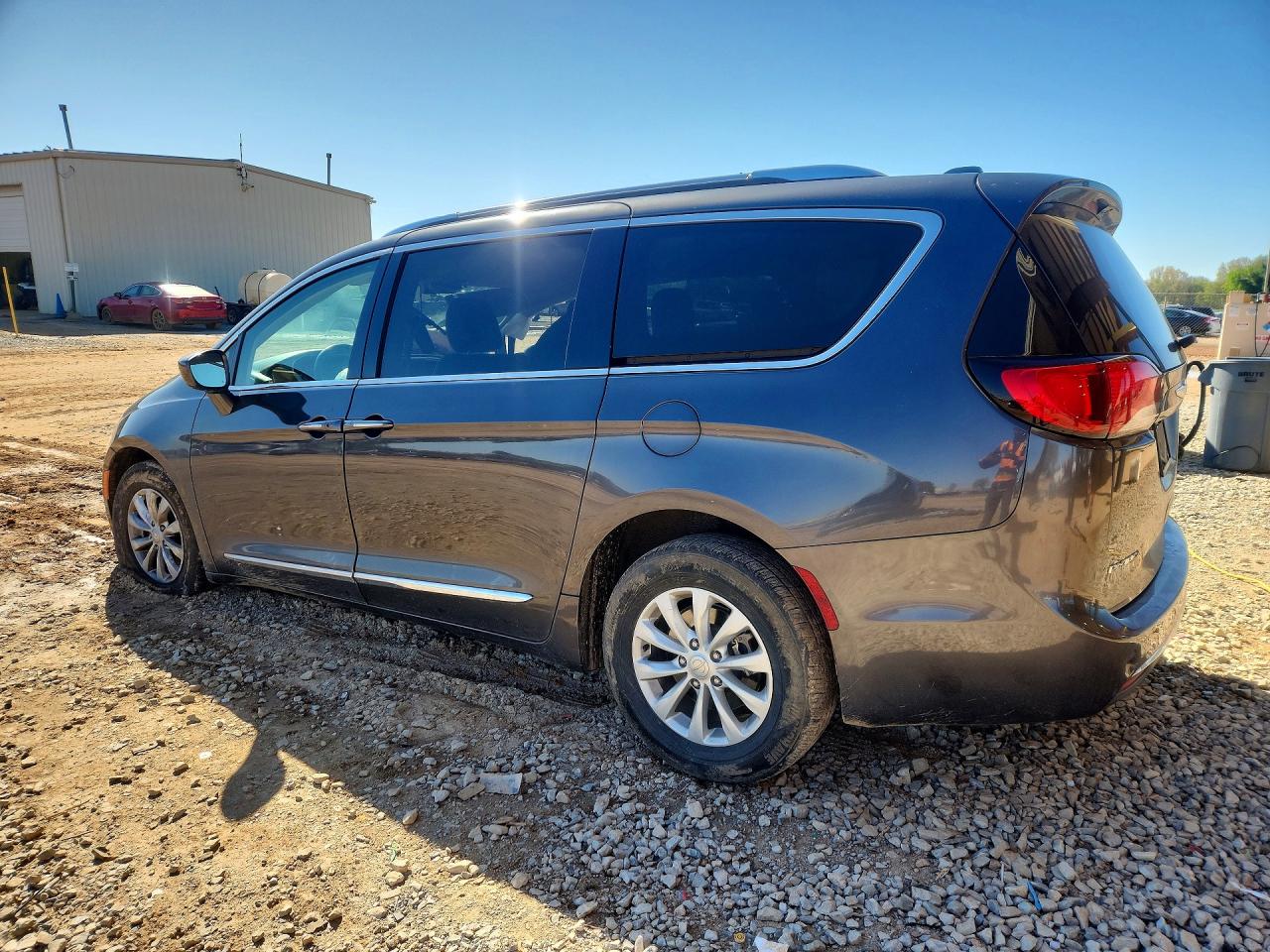 2019 CHRYSLER PACIFICA TOURING L photo 3