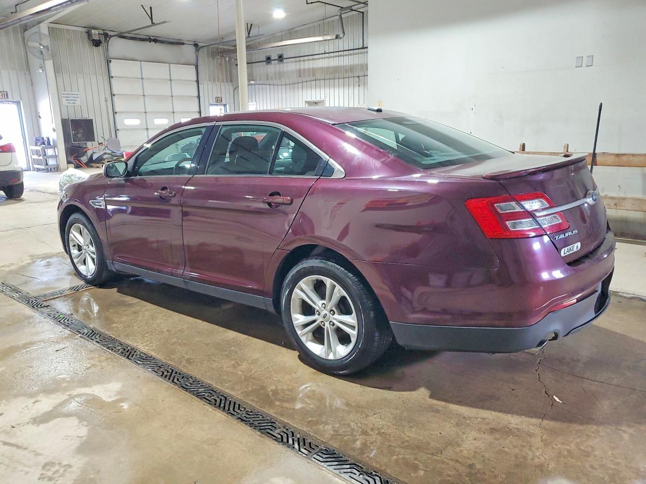 2018 FORD TAURUS SEL photo 2