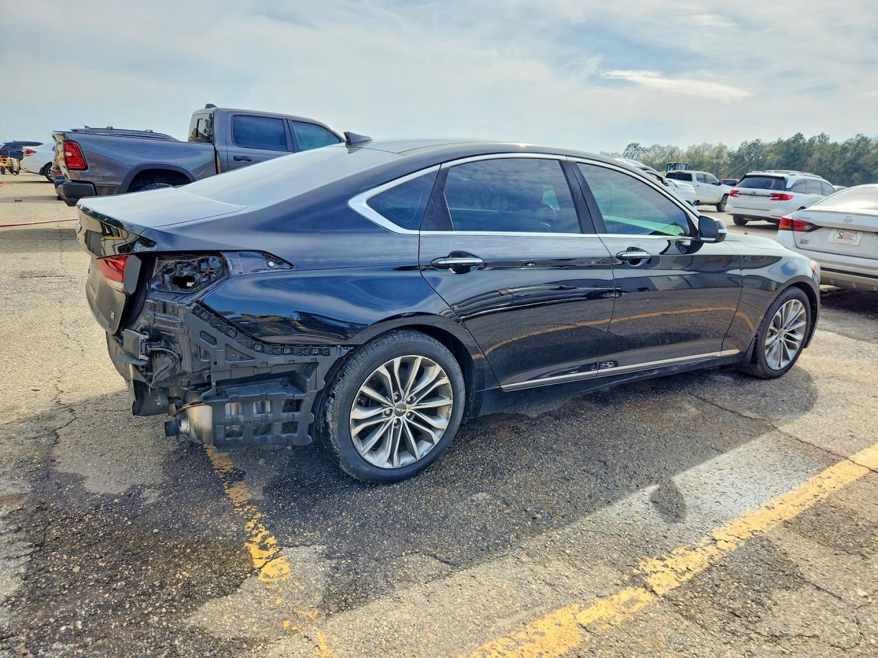 2015 HYUNDAI GENESIS 3.8L photo 3