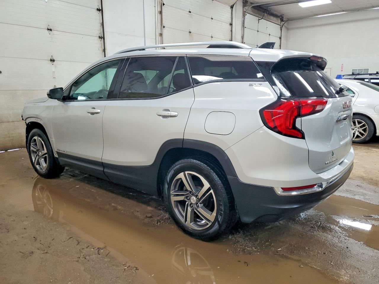 2020 GMC TERRAIN SLT photo 2