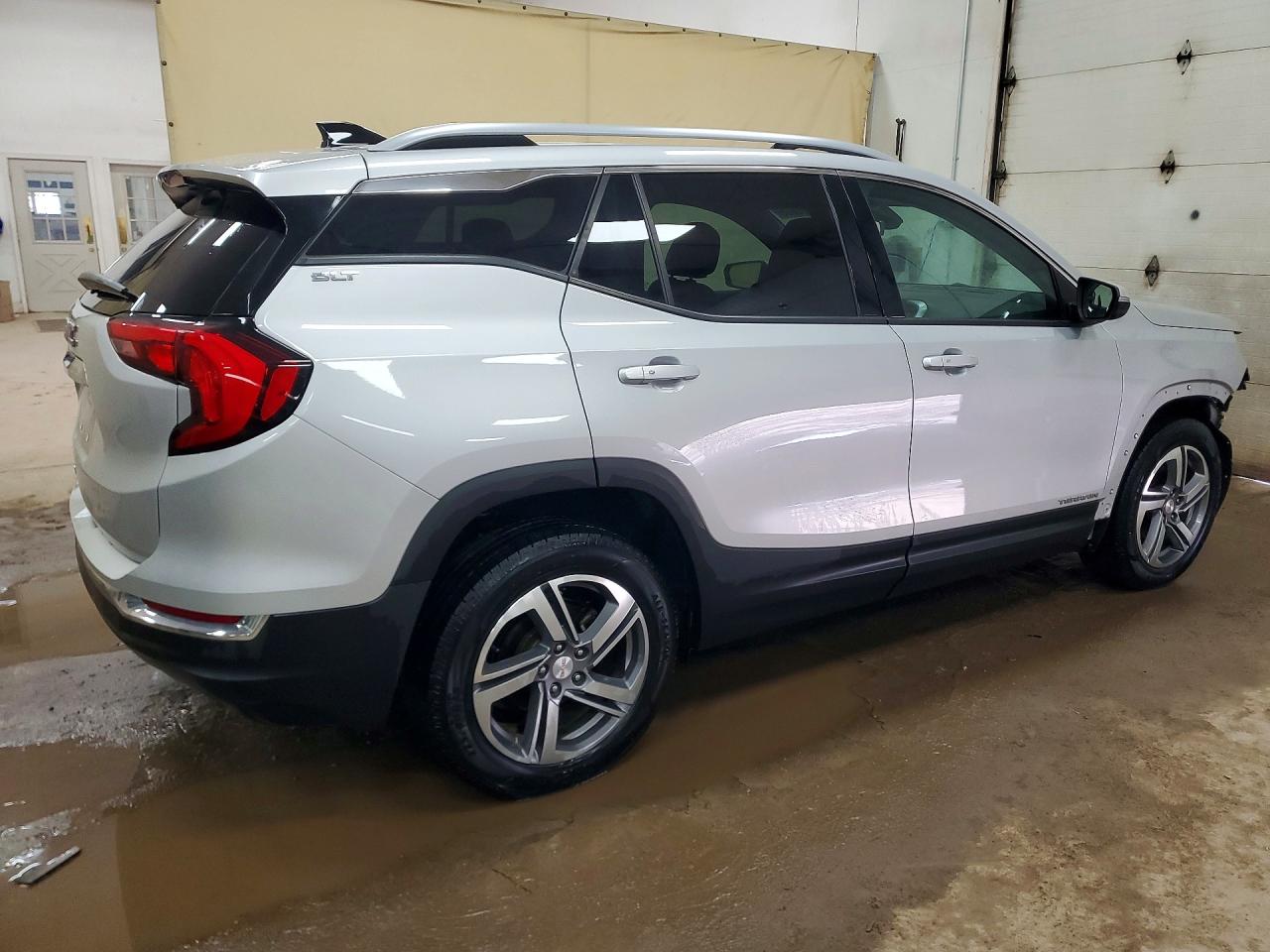 2020 GMC TERRAIN SLT photo 3