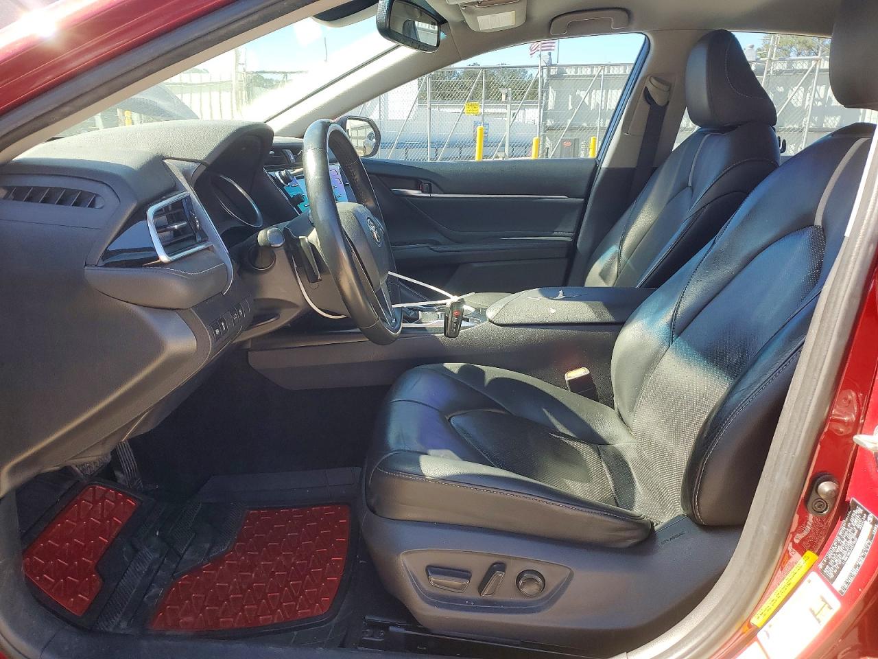 2018 TOYOTA CAMRY XSE photo 7