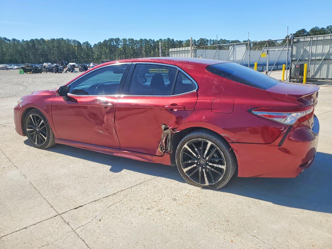 2018 TOYOTA CAMRY XSE photo 2