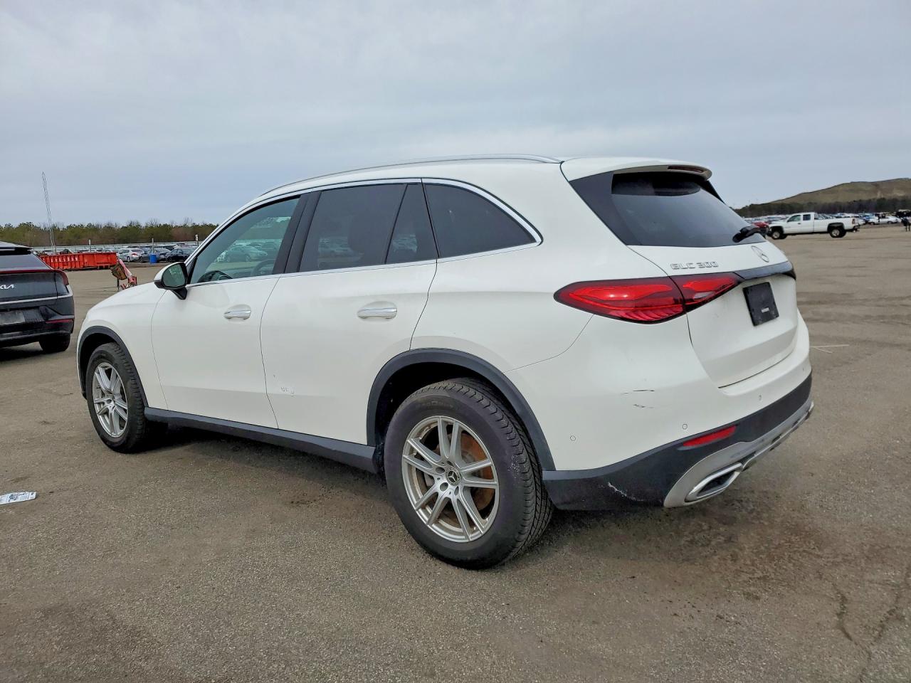 2025 MERCEDES-BENZ GLC 300 4MATIC photo 3