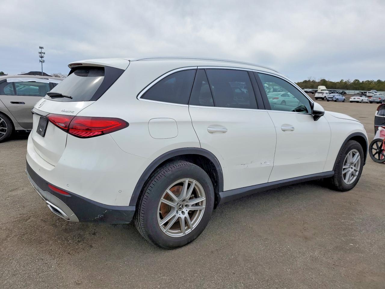 2025 MERCEDES-BENZ GLC 300 4MATIC photo 5