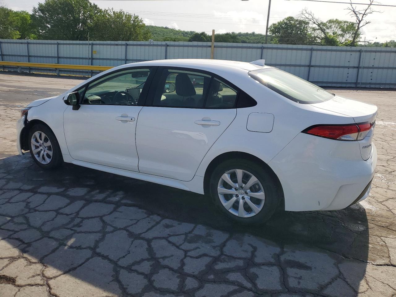 2021 TOYOTA COROLLA LE photo 3