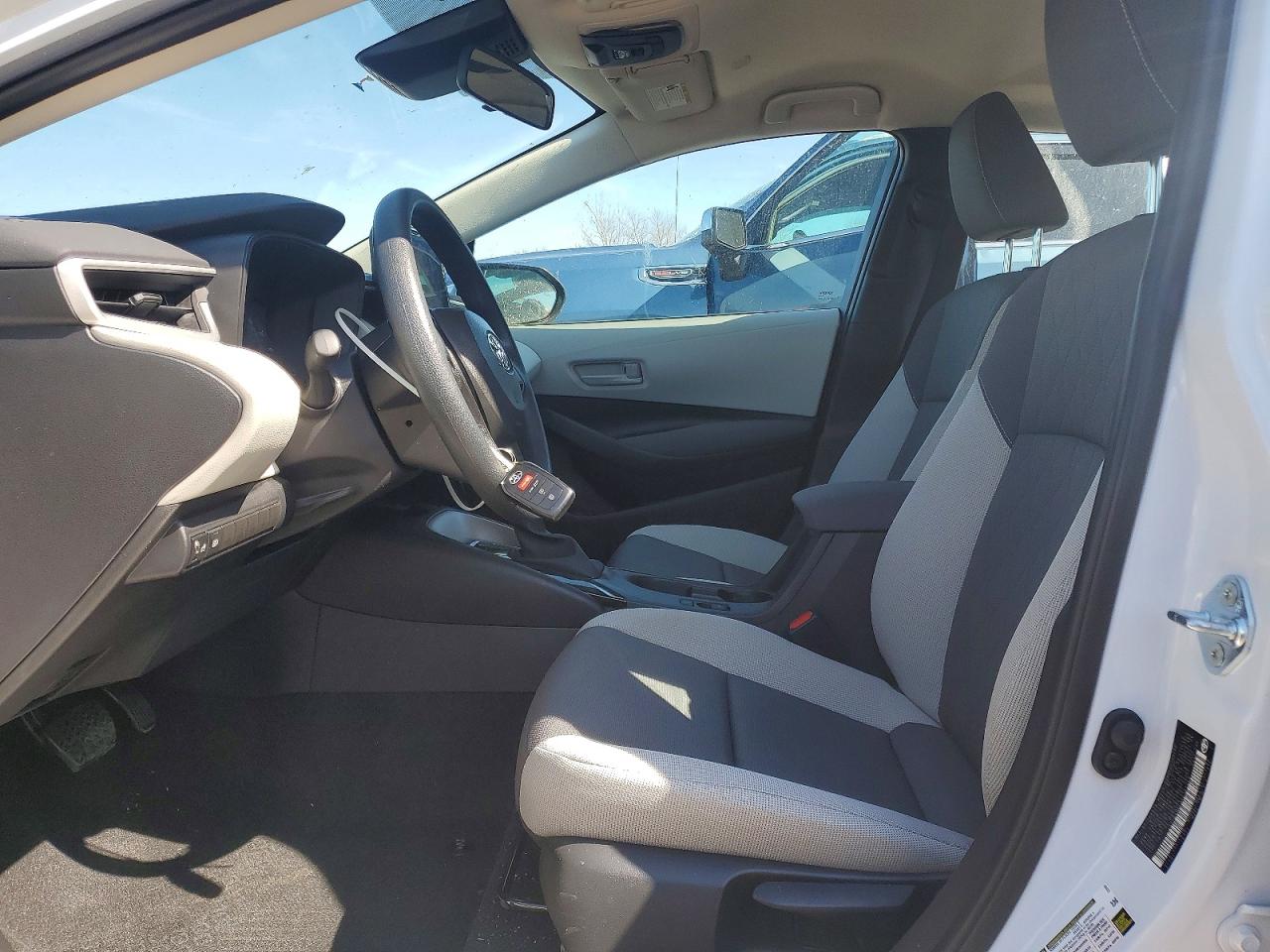 2025 TOYOTA COROLLA LE photo 19