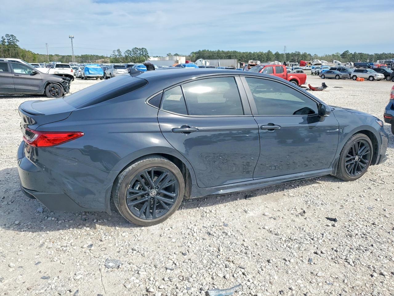 2025 TOYOTA CAMRY SE photo 5