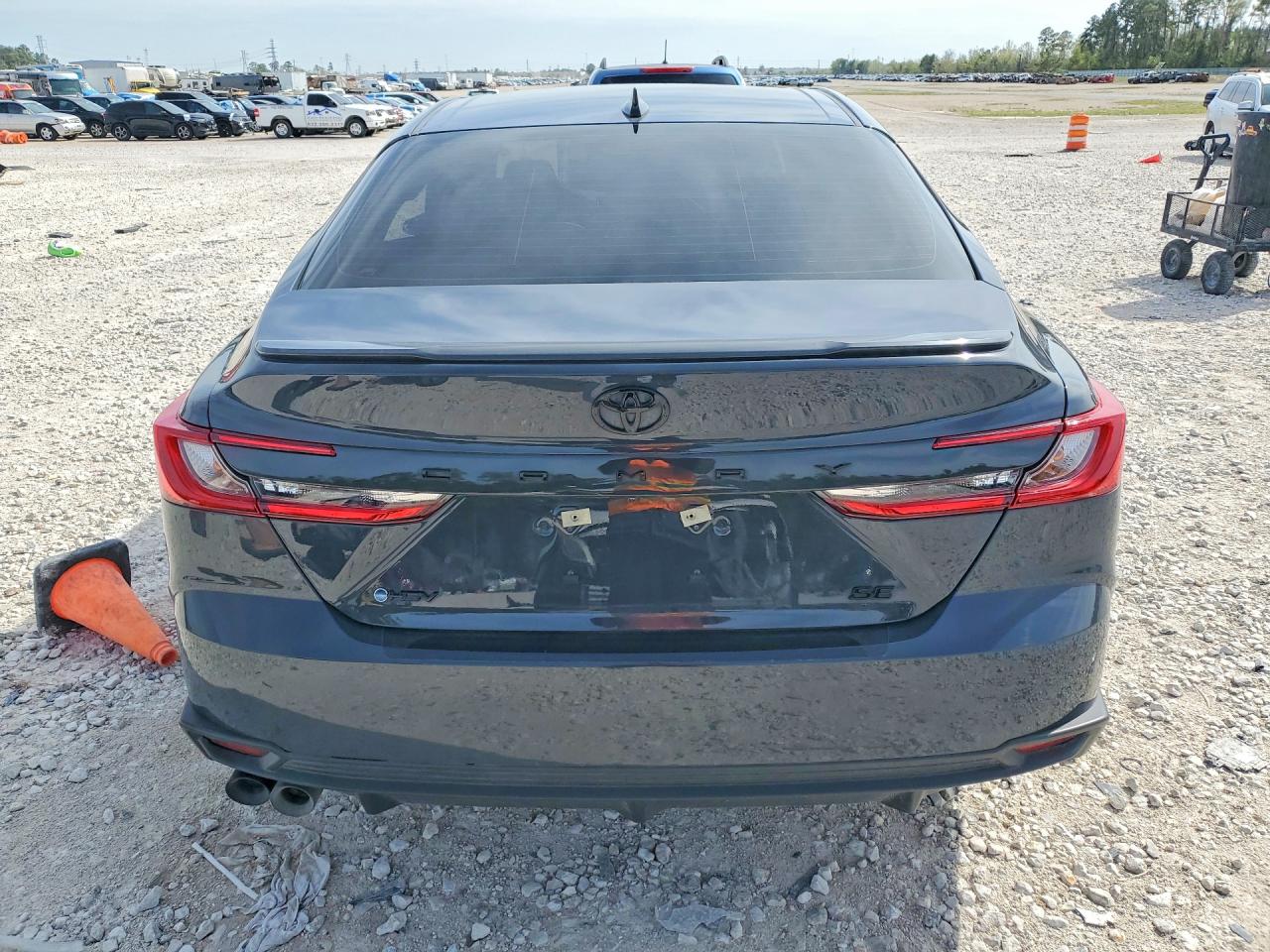 2025 TOYOTA CAMRY SE photo 11