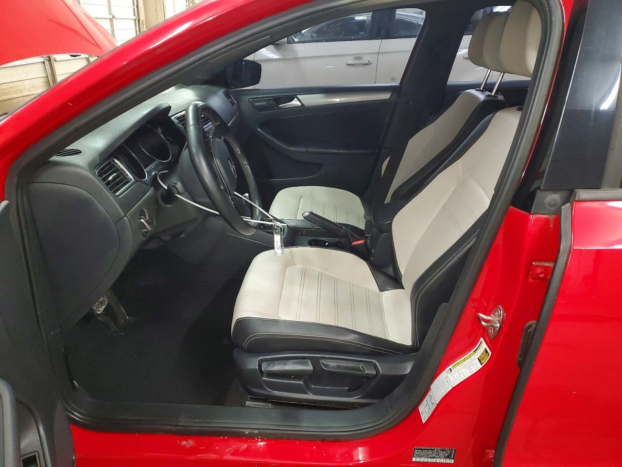 2016 VOLKSWAGEN JETTA SPORT photo 7