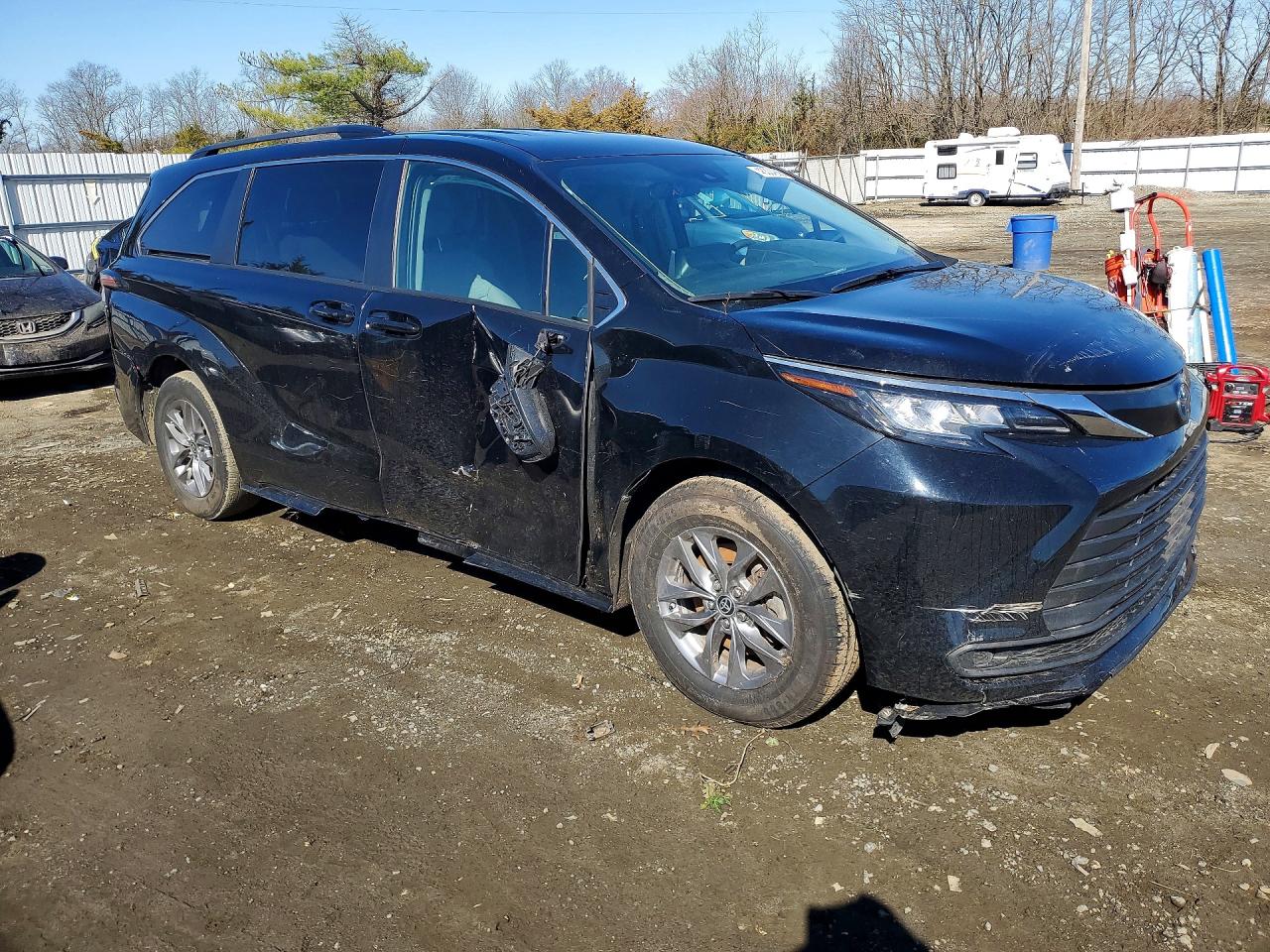 2022 TOYOTA SIENNA LE 8-PASSENGER photo 4