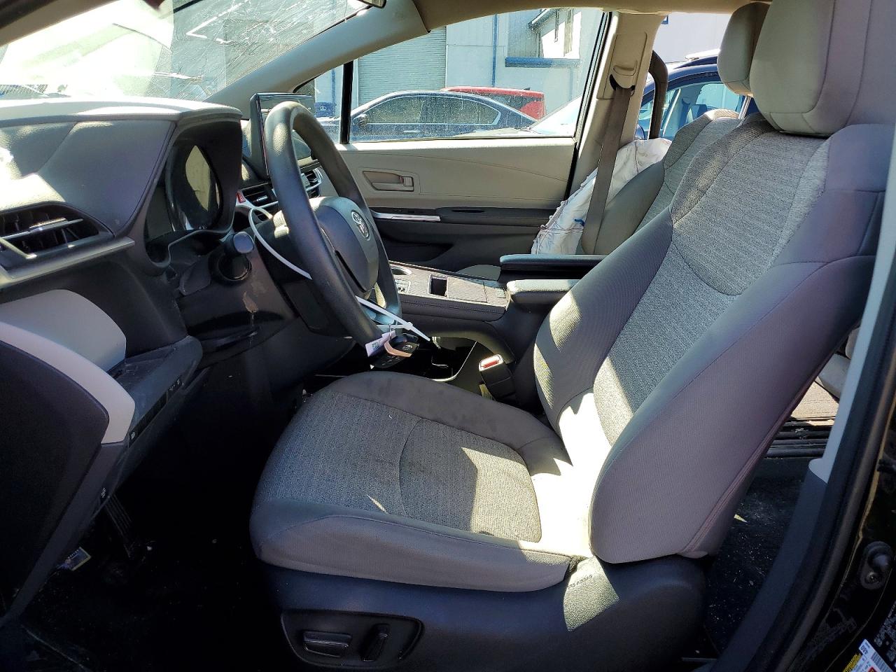 2022 TOYOTA SIENNA LE 8-PASSENGER photo 7