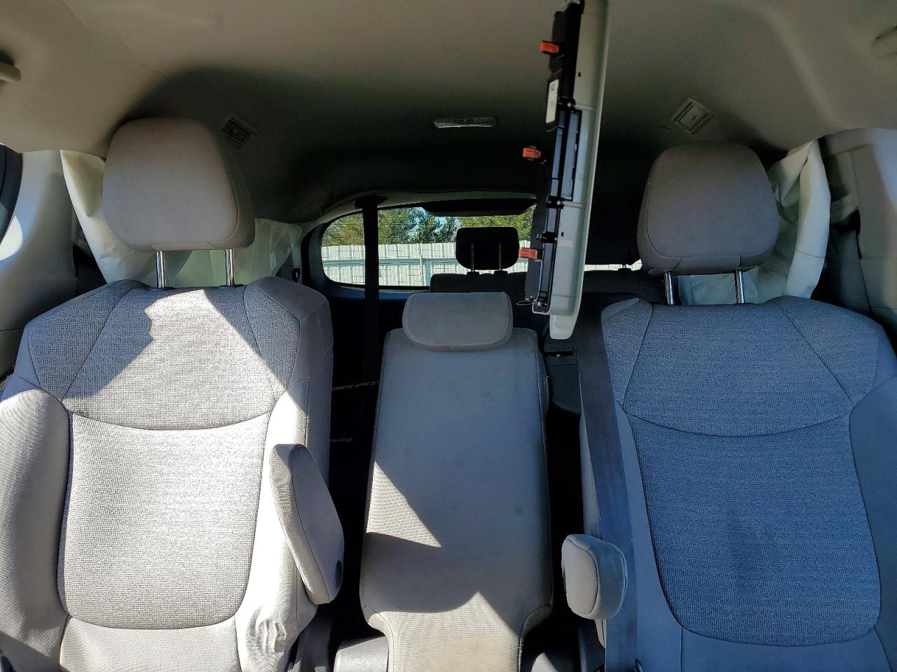 2022 TOYOTA SIENNA LE 8-PASSENGER photo 10