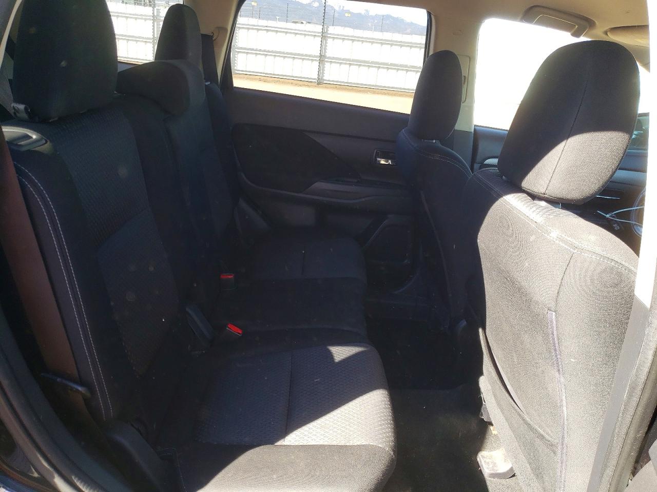 2018 MITSUBISHI OUTLANDER SE photo 28