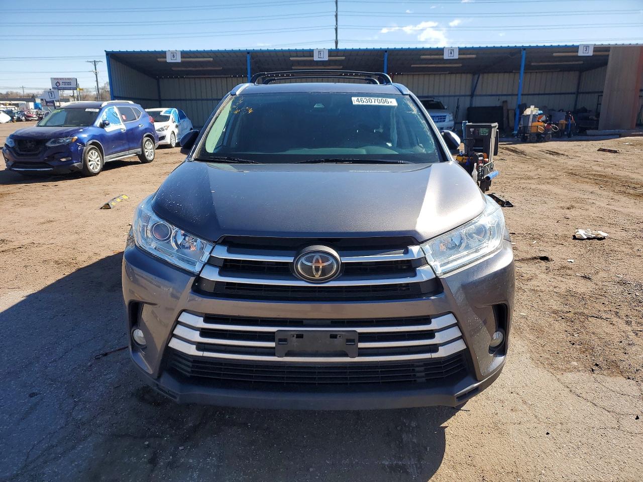 2018 TOYOTA HIGHLANDER XLE photo 9