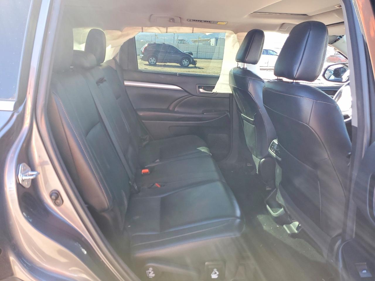 2018 TOYOTA HIGHLANDER XLE photo 21