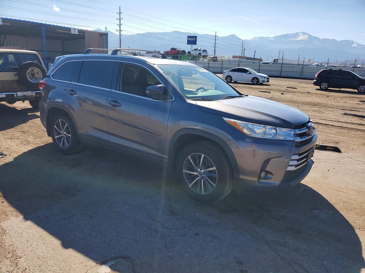2018 TOYOTA HIGHLANDER XLE photo 7