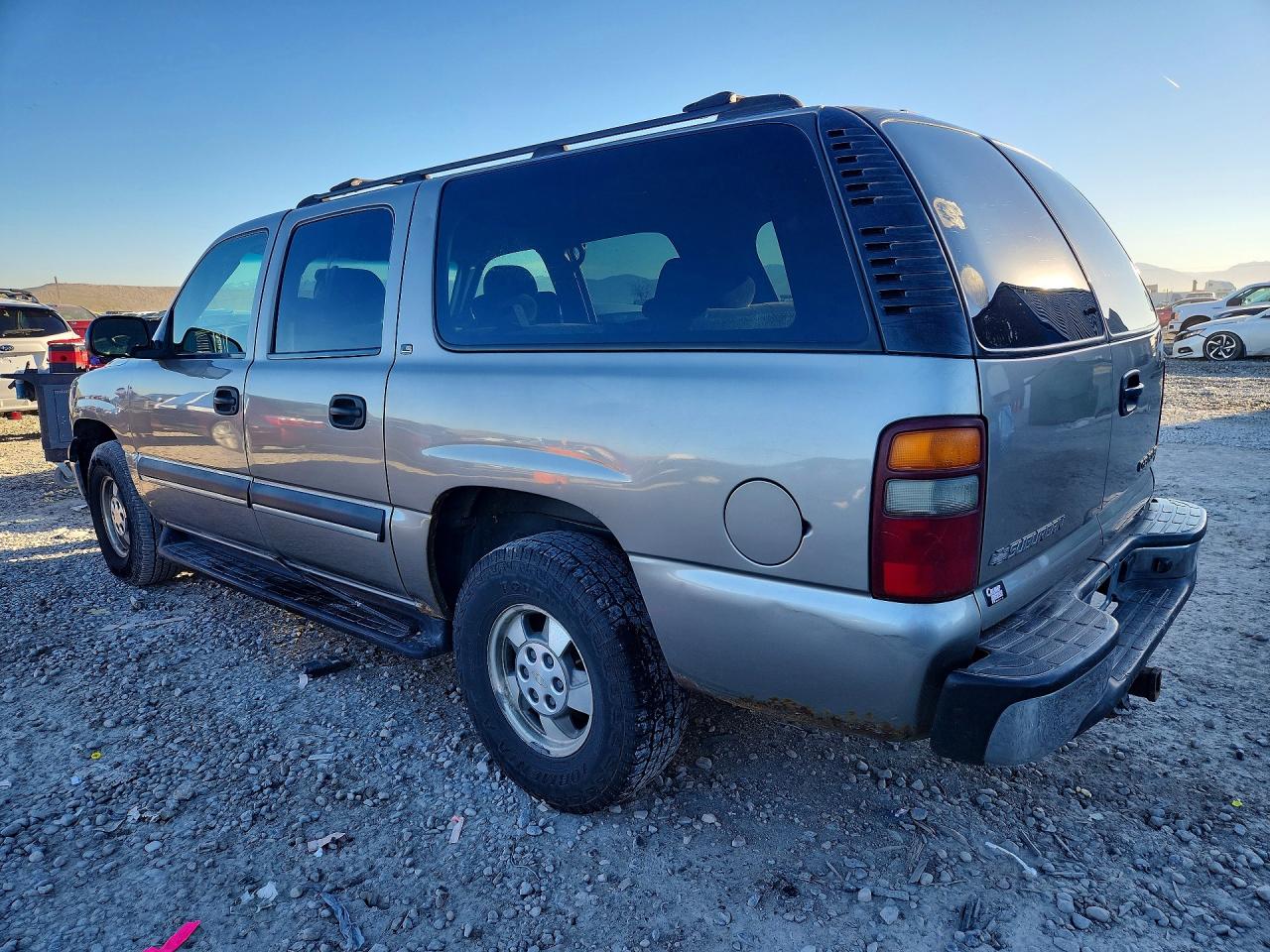 2002 CHEVROLET SUBURBAN K1500 photo 2