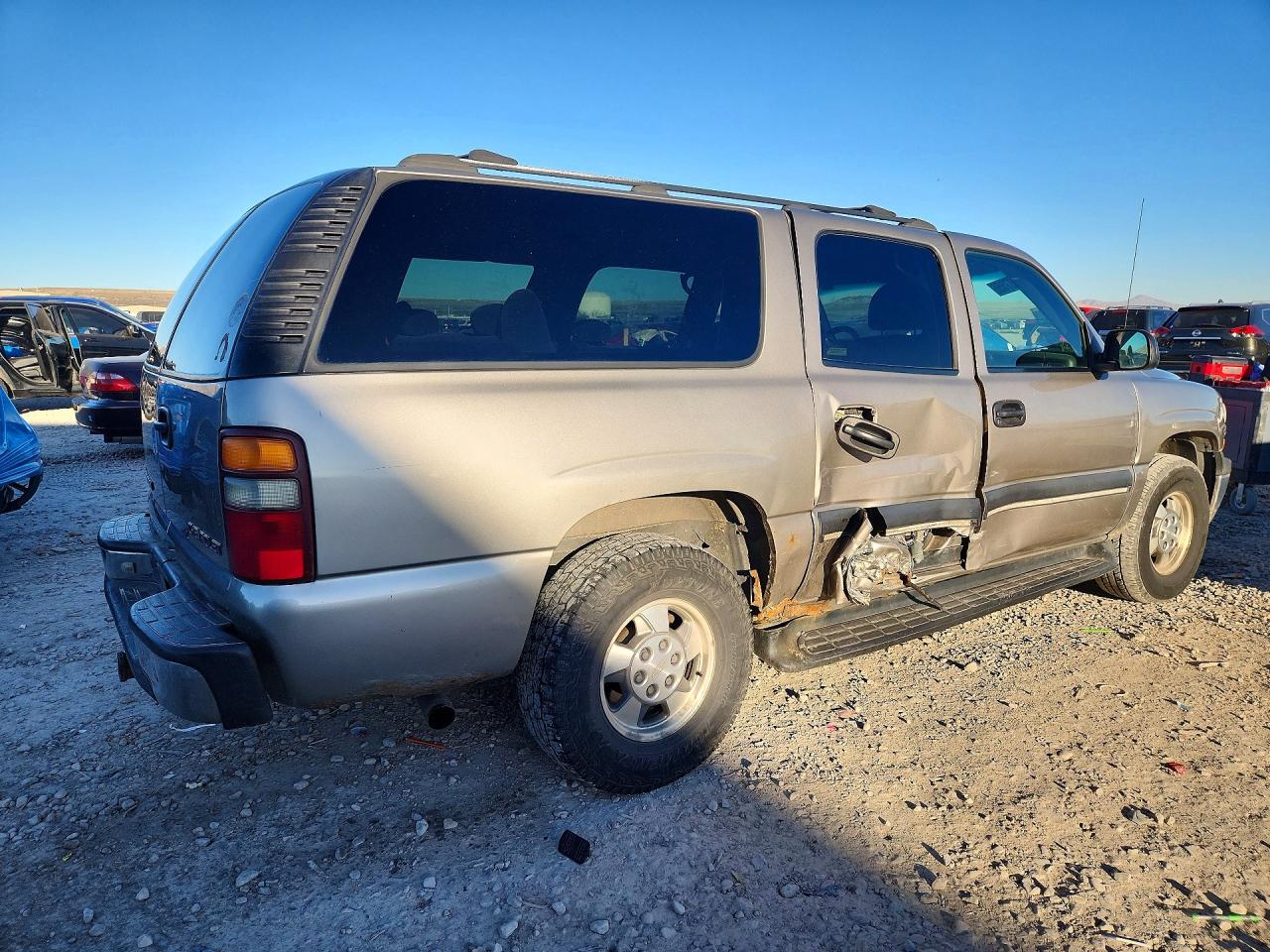 2002 CHEVROLET SUBURBAN K1500 photo 3