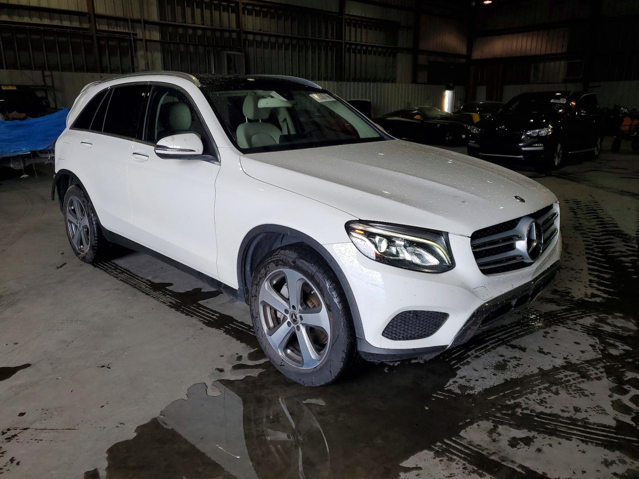 2017 MERCEDES-BENZ GLC 300 photo 4