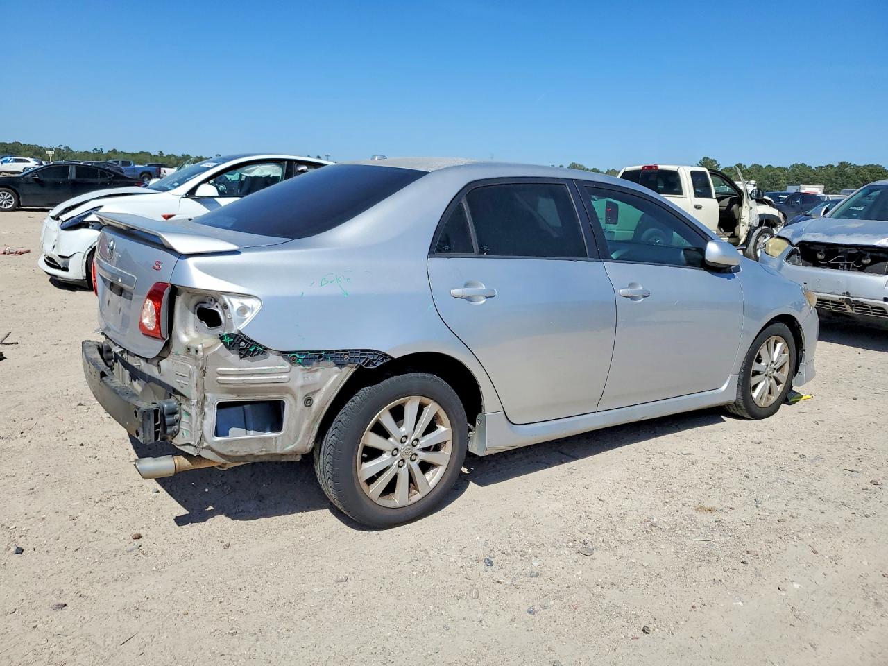2010 TOYOTA COROLLA S photo 3