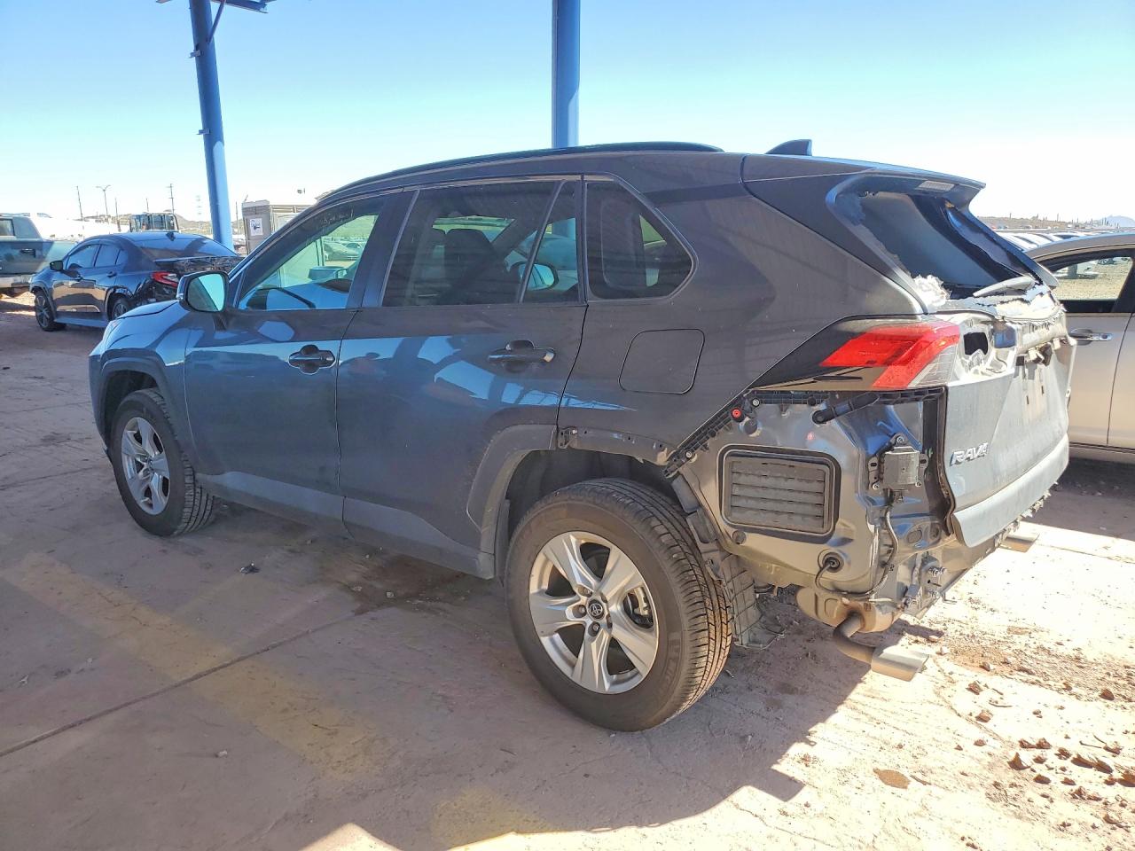 2021 TOYOTA RAV4 XLE photo 2