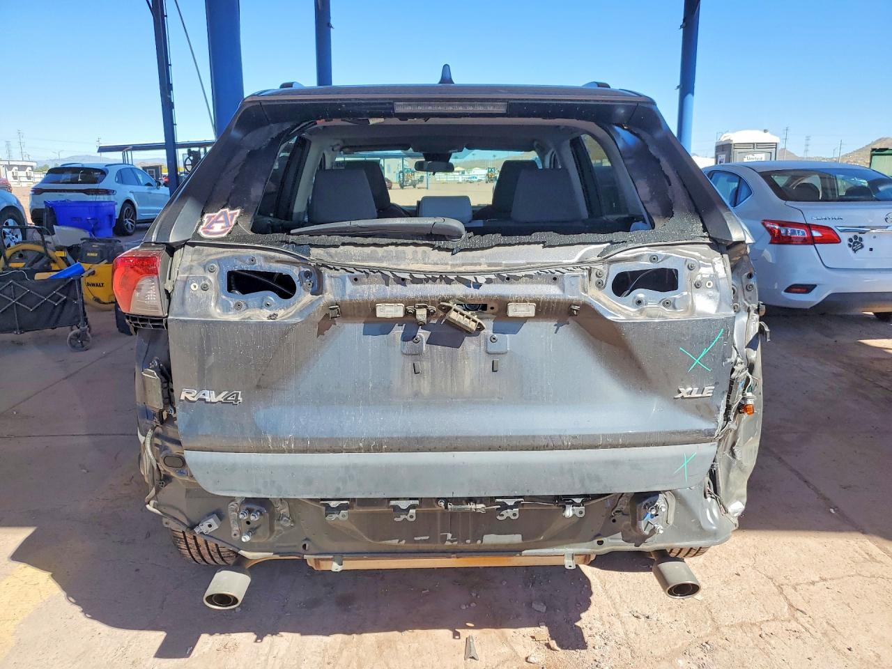 2021 TOYOTA RAV4 XLE photo 6
