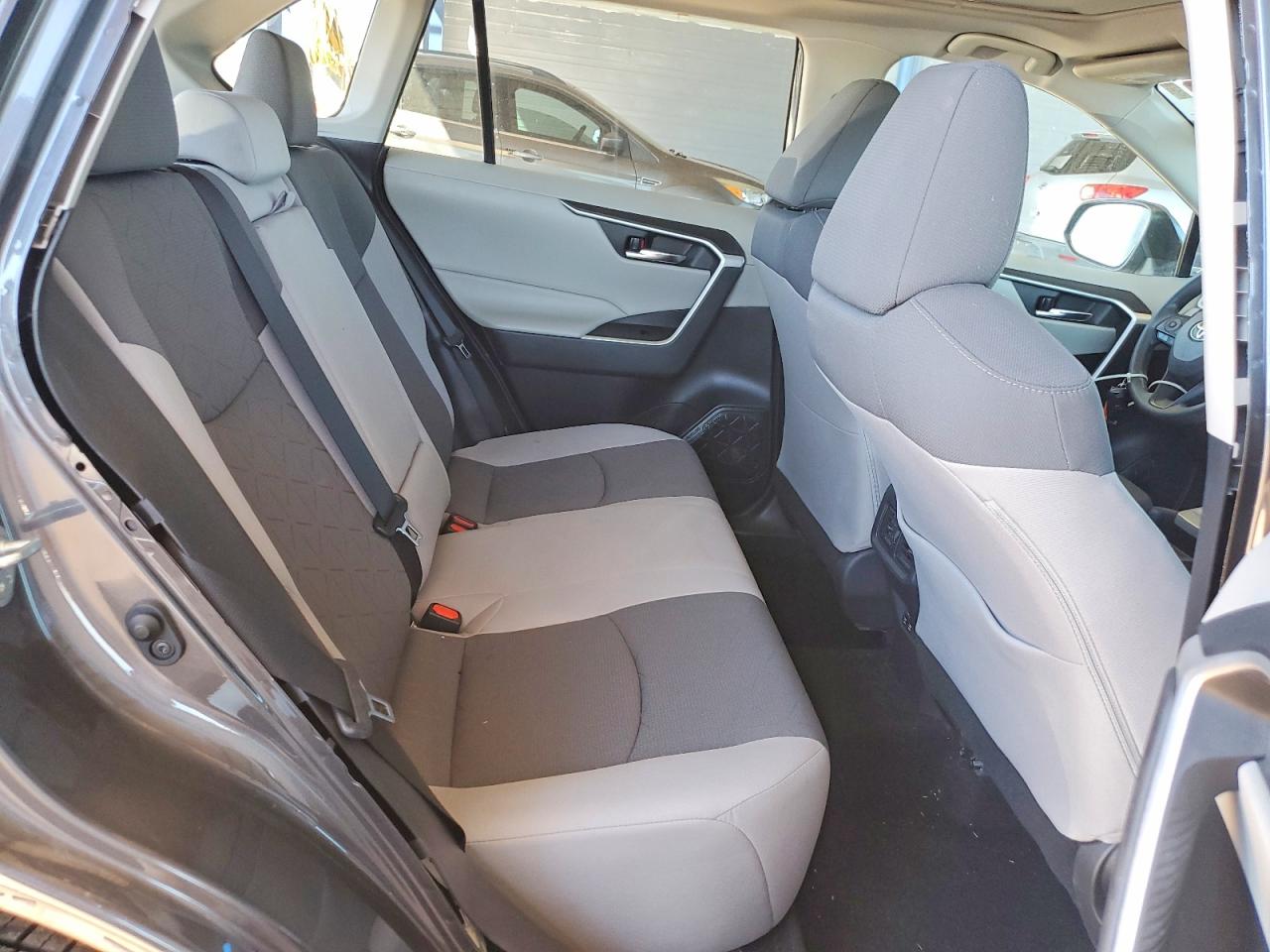 2021 TOYOTA RAV4 XLE photo 11
