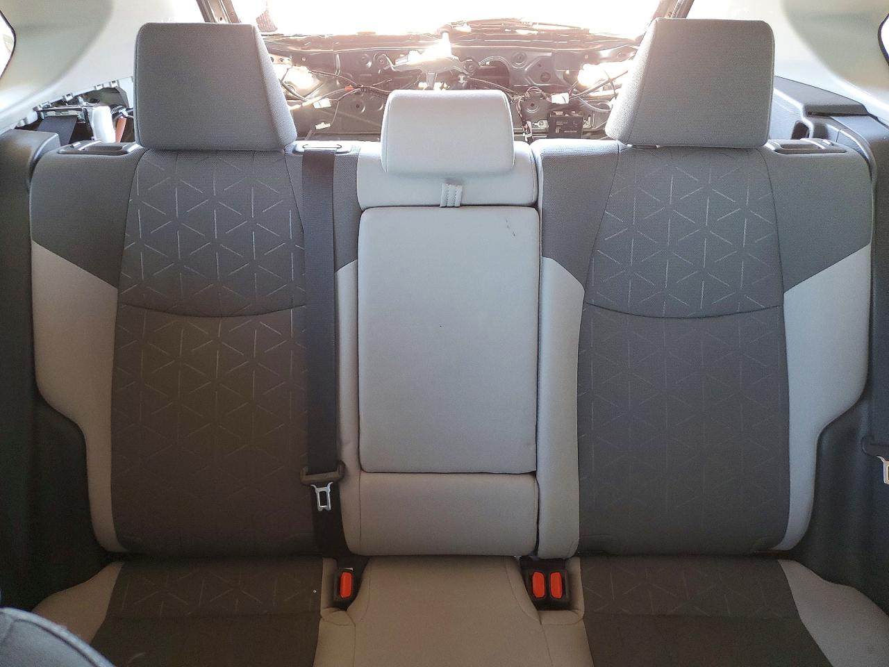 2021 TOYOTA RAV4 XLE photo 10