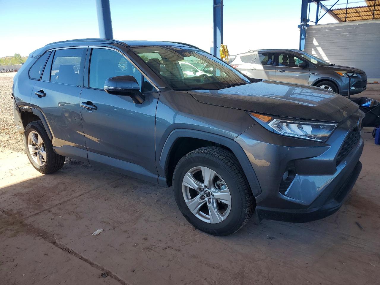2021 TOYOTA RAV4 XLE photo 4