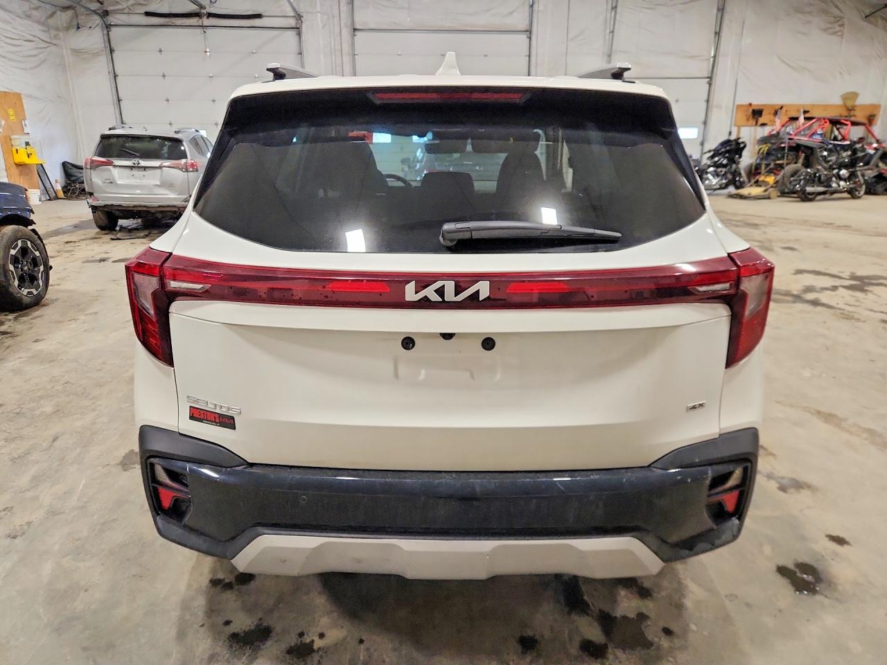 2025 KIA SELTOS EX photo 11