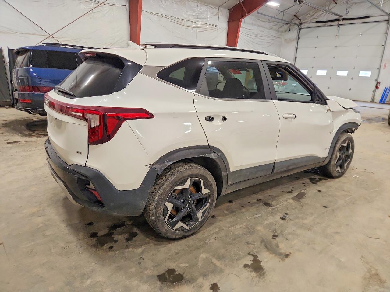 2025 KIA SELTOS EX photo 5