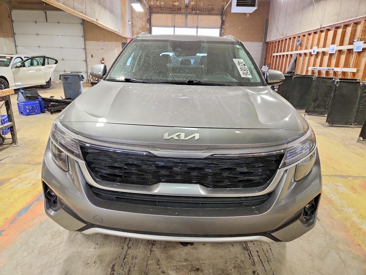 2023 KIA SELTOS EX photo 5