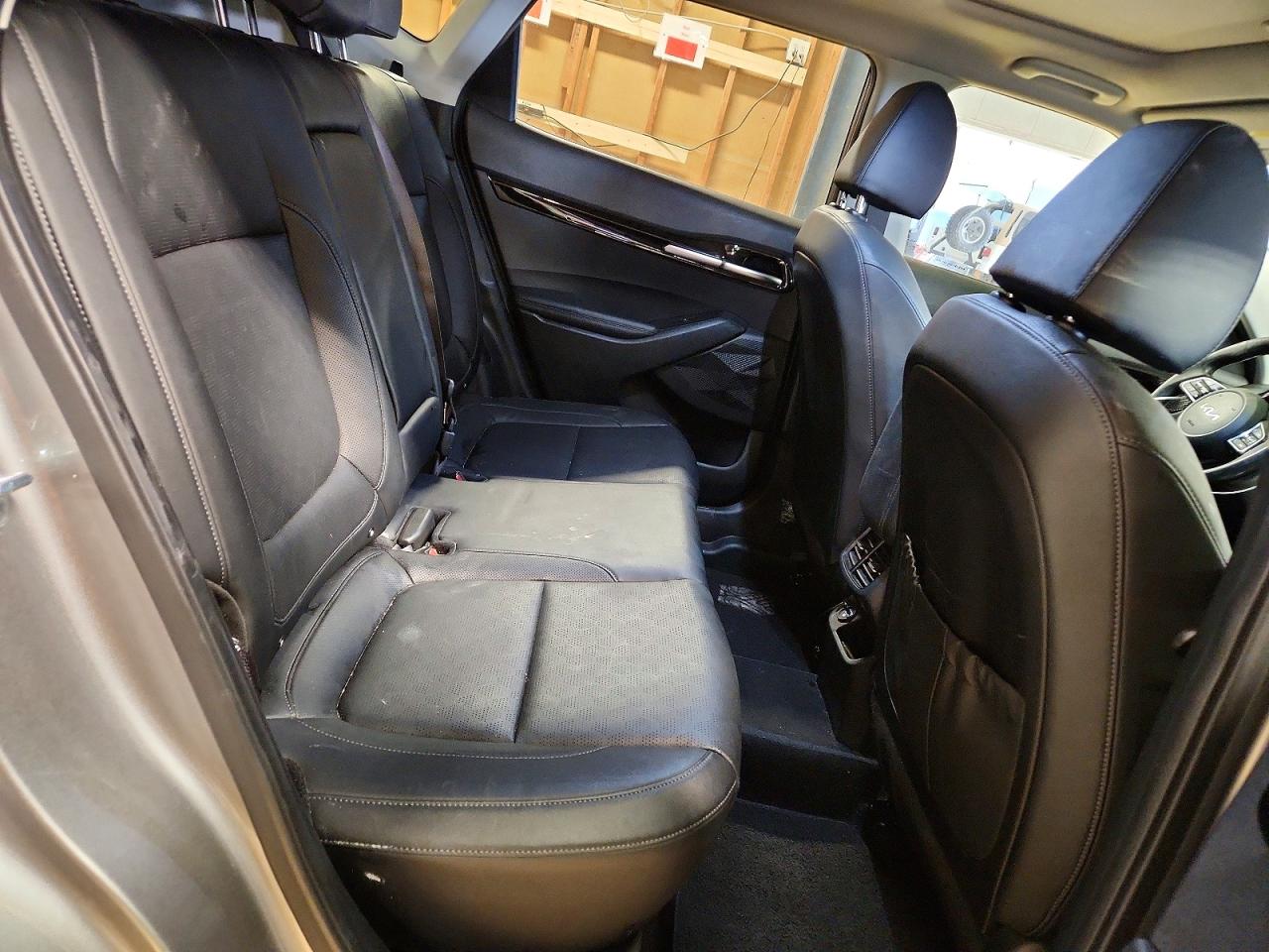 2023 KIA SELTOS EX photo 11