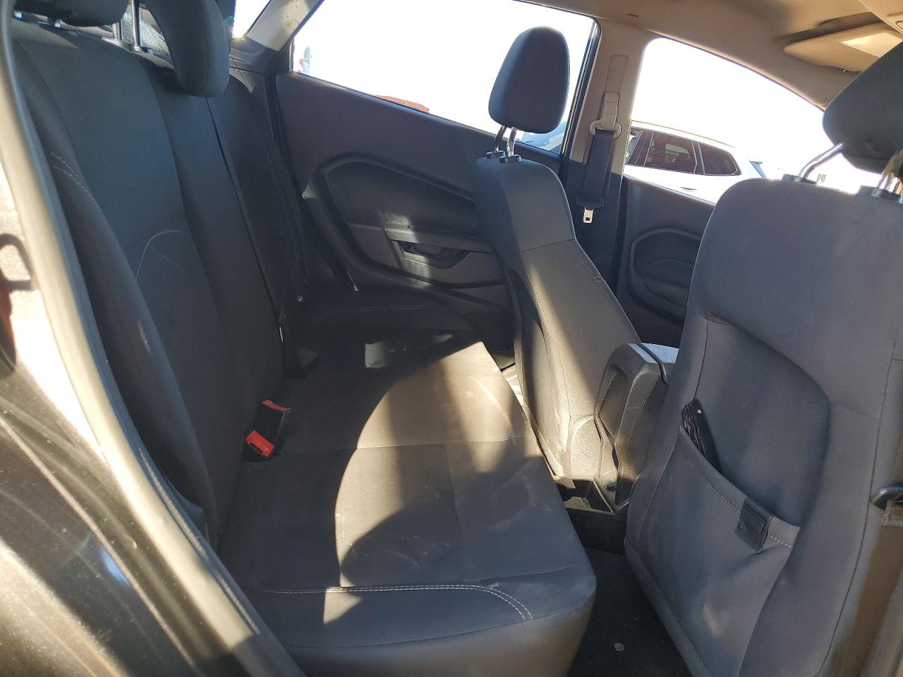 2018 FORD FIESTA SE photo 10