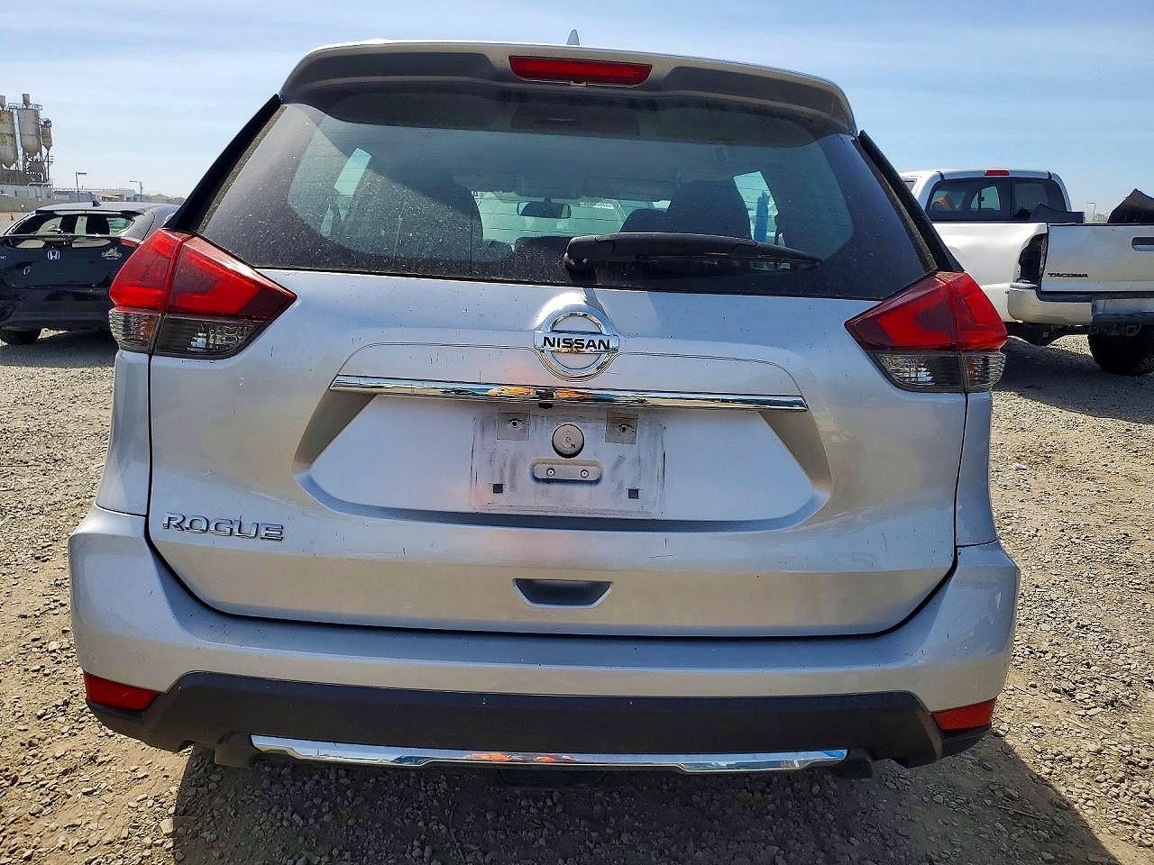 2018 NISSAN ROGUE S photo 6