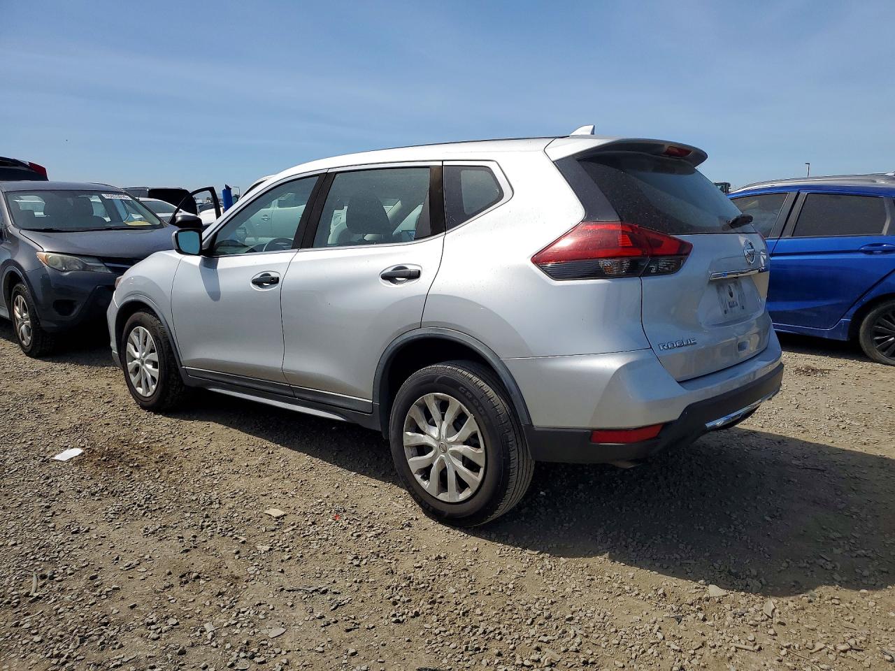 2018 NISSAN ROGUE S photo 2