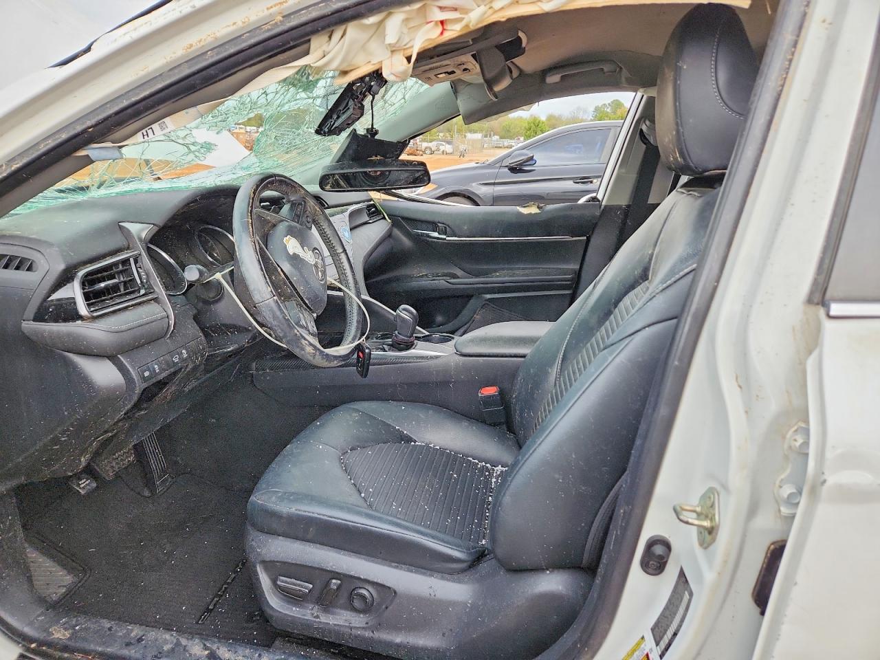 2020 TOYOTA CAMRY SE photo 13