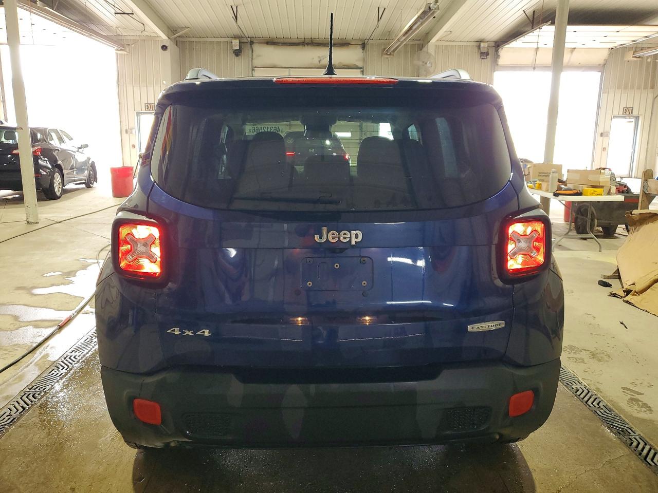2017 JEEP RENEGADE LATITUDE photo 11