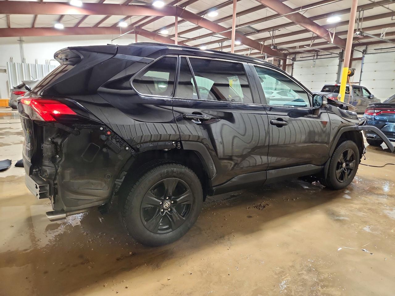 2022 TOYOTA RAV4 XLE photo 7