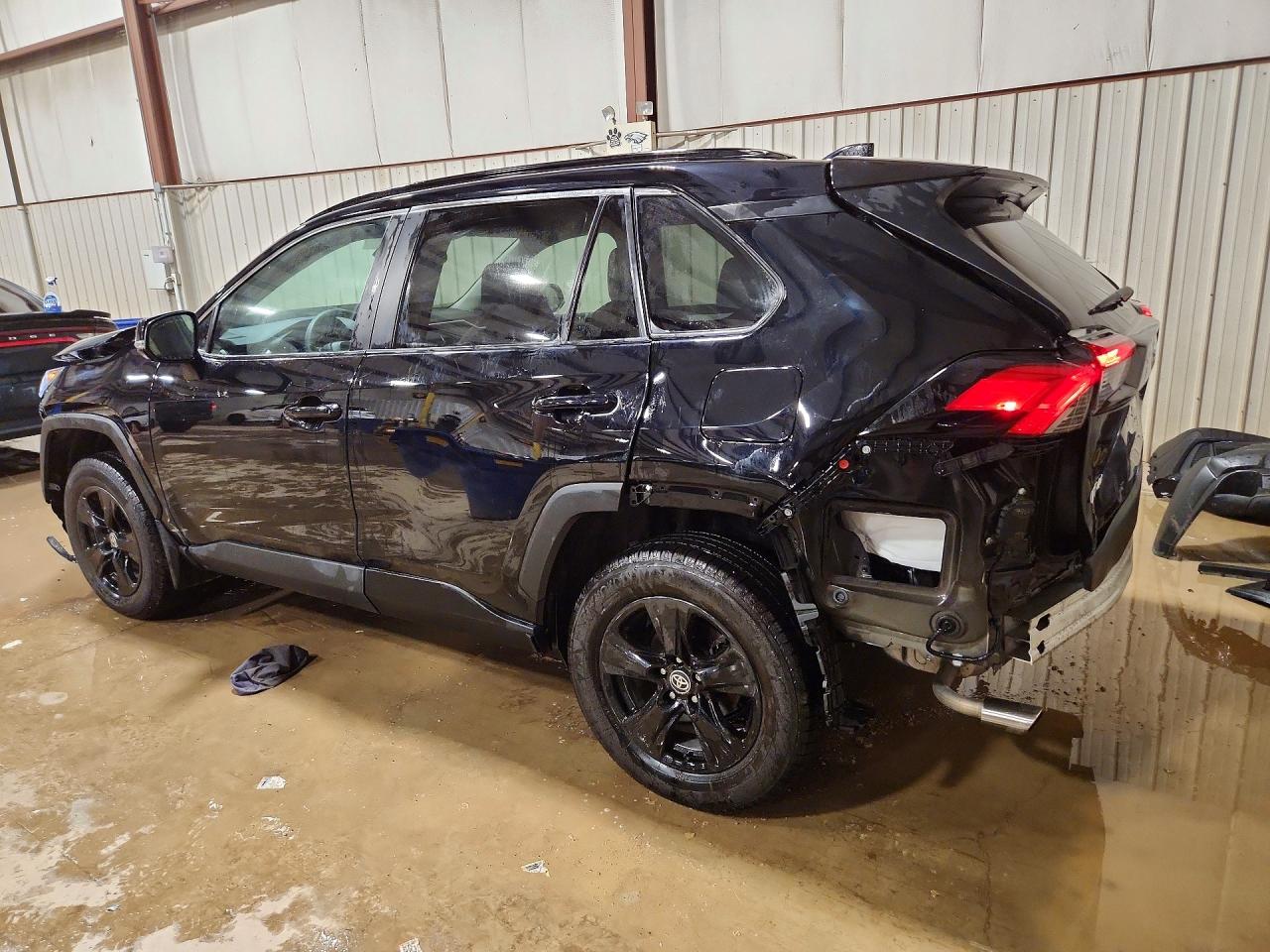 2022 TOYOTA RAV4 XLE photo 4
