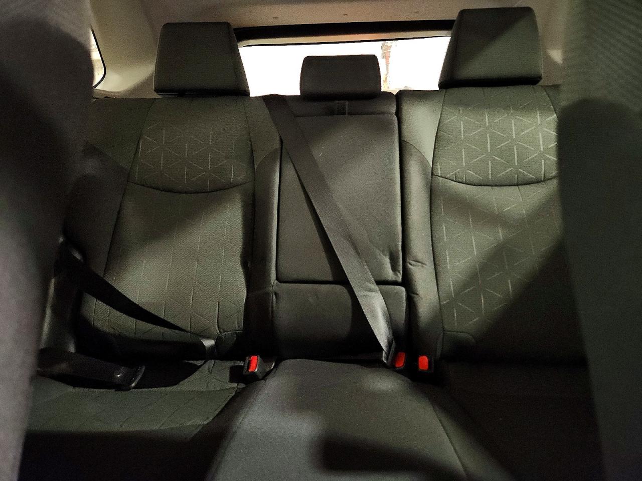 2022 TOYOTA RAV4 XLE photo 28