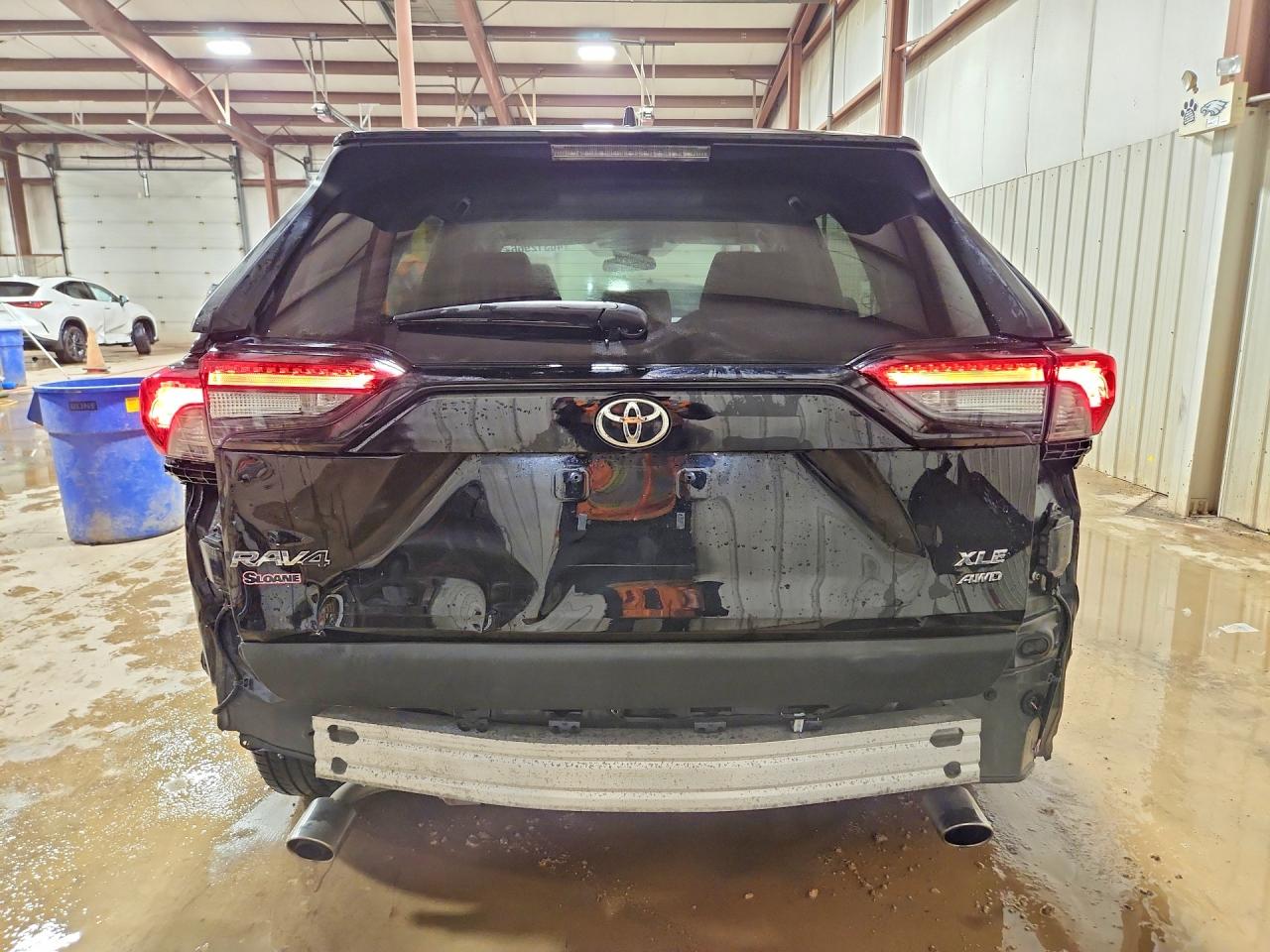 2022 TOYOTA RAV4 XLE photo 16