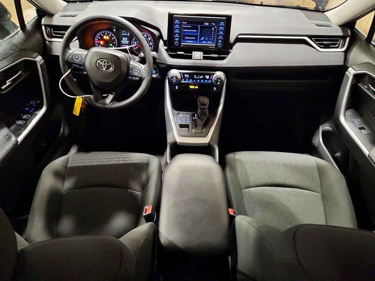 2022 TOYOTA RAV4 XLE photo 22