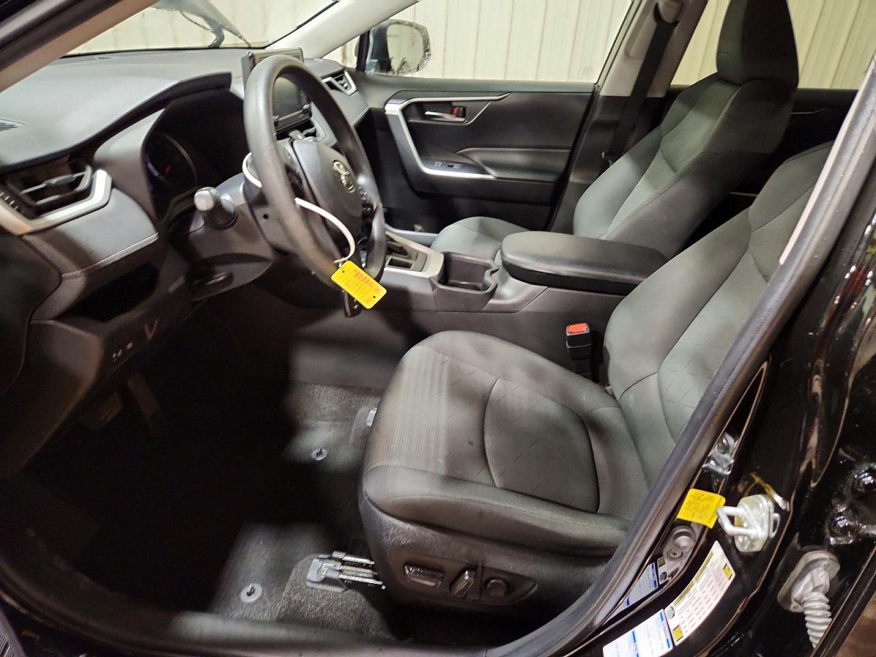 2022 TOYOTA RAV4 XLE photo 19