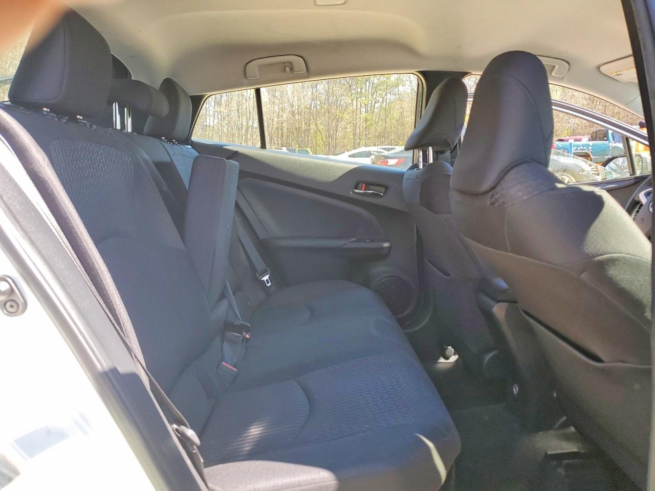 2016 TOYOTA PRIUS TWO photo 19