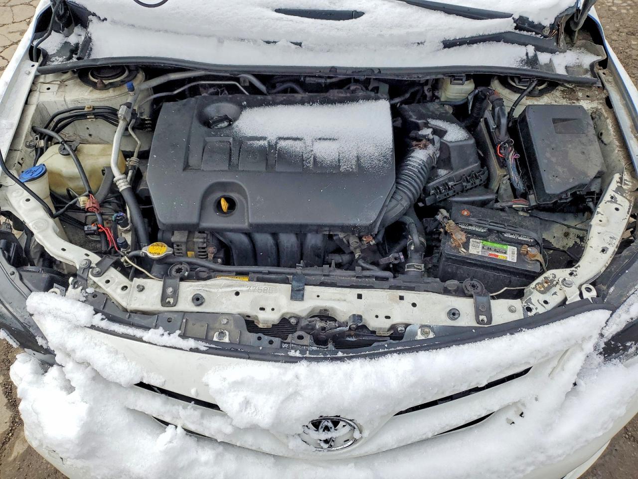 2012 TOYOTA COROLLA S photo 11
