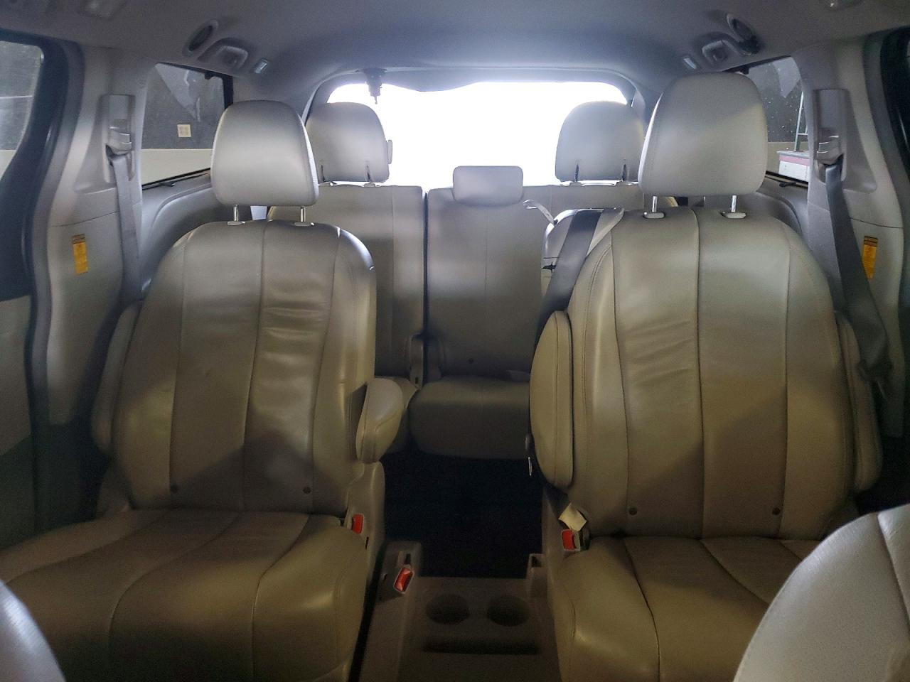 2014 TOYOTA SIENNA XLE 8-PASSENGER photo 10