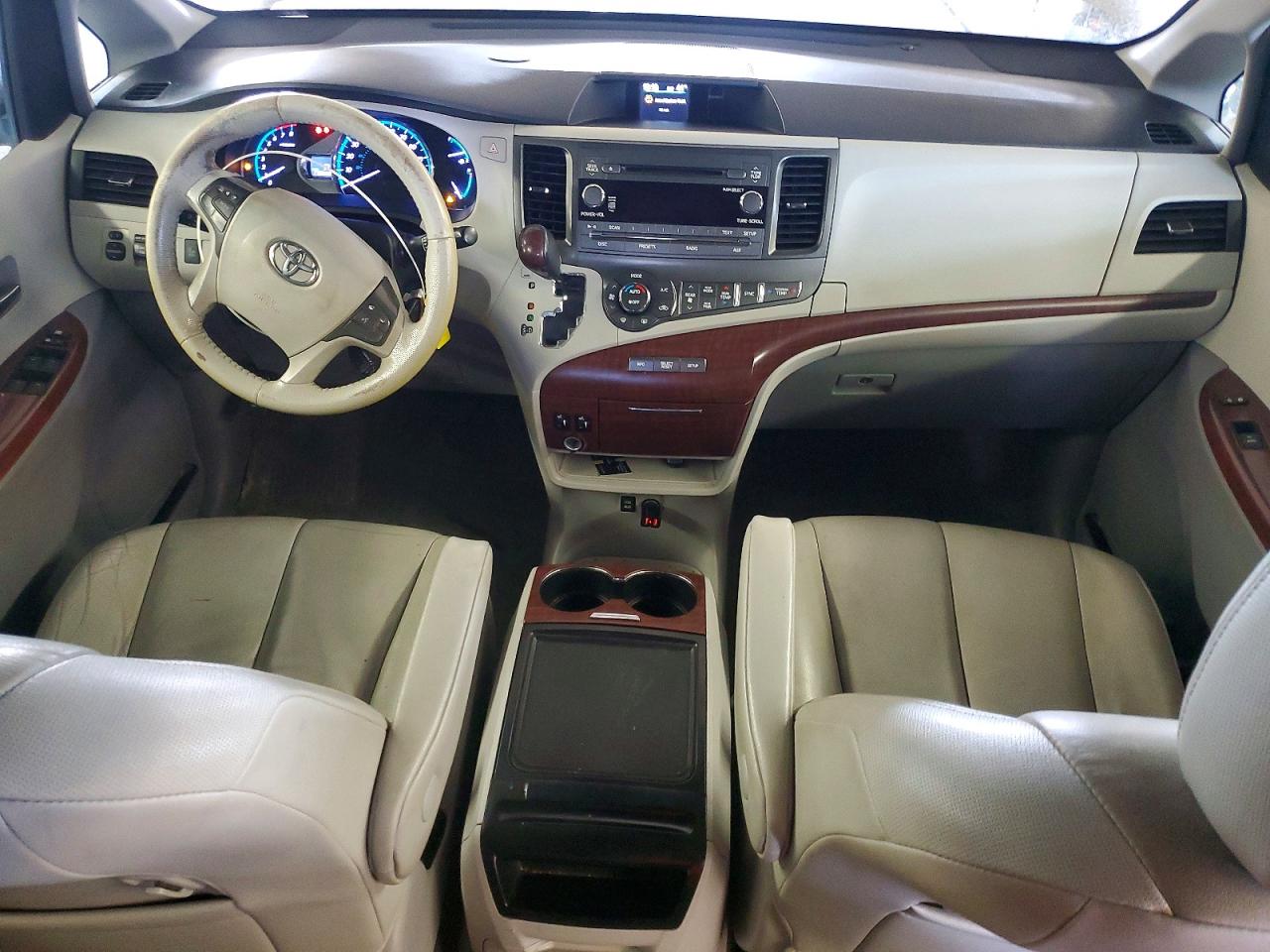 2014 TOYOTA SIENNA XLE 8-PASSENGER photo 8